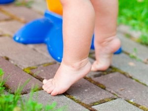​Ребенок ходит на носочках, что же делать?